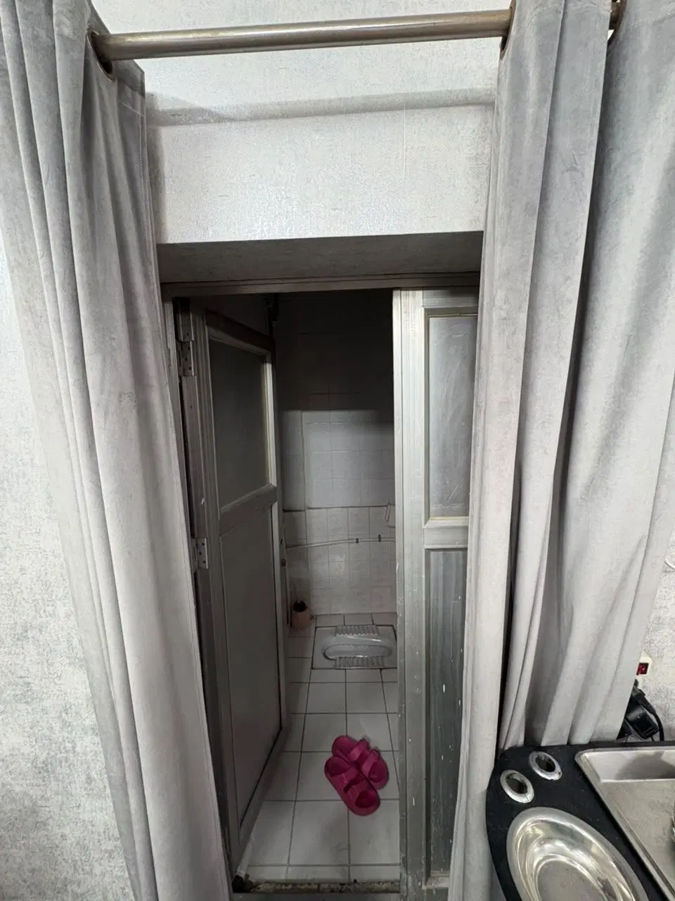 مغازه اجاره داده می شود.