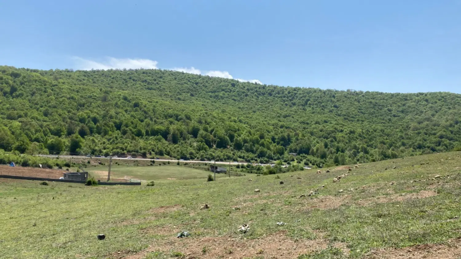 زمین در کمربندی جاده کیاسر سمنان دو بر جاده