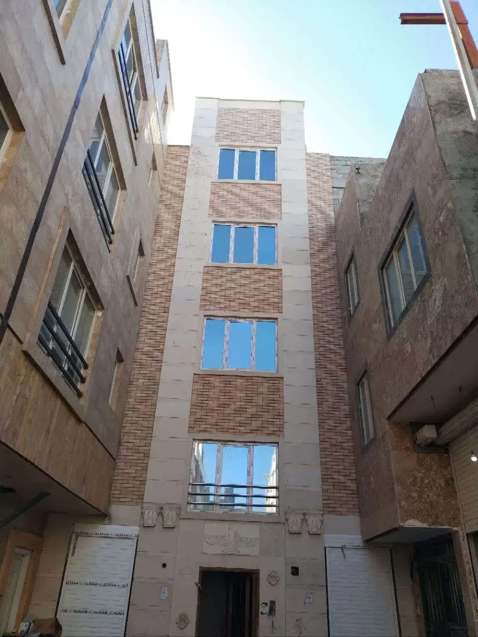 فروش ساختمان مدرن تجاری - اداری در شهرک صنعتی قرچک