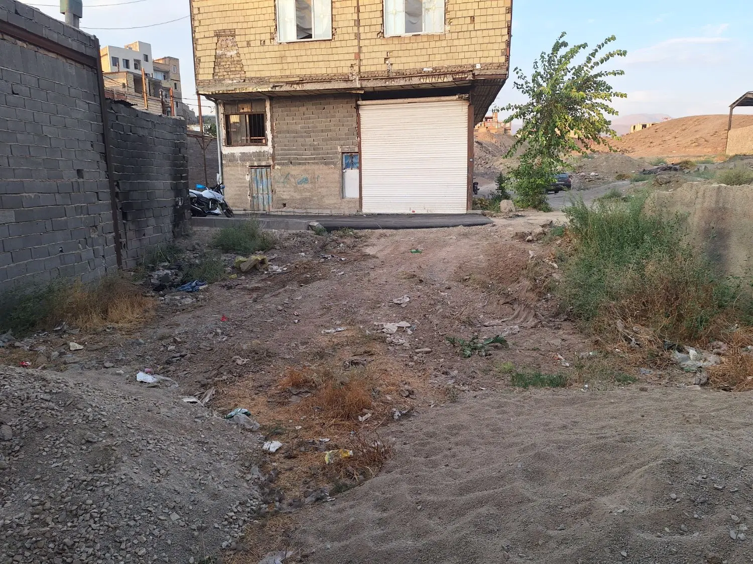زمین دو نبش کامیونداران