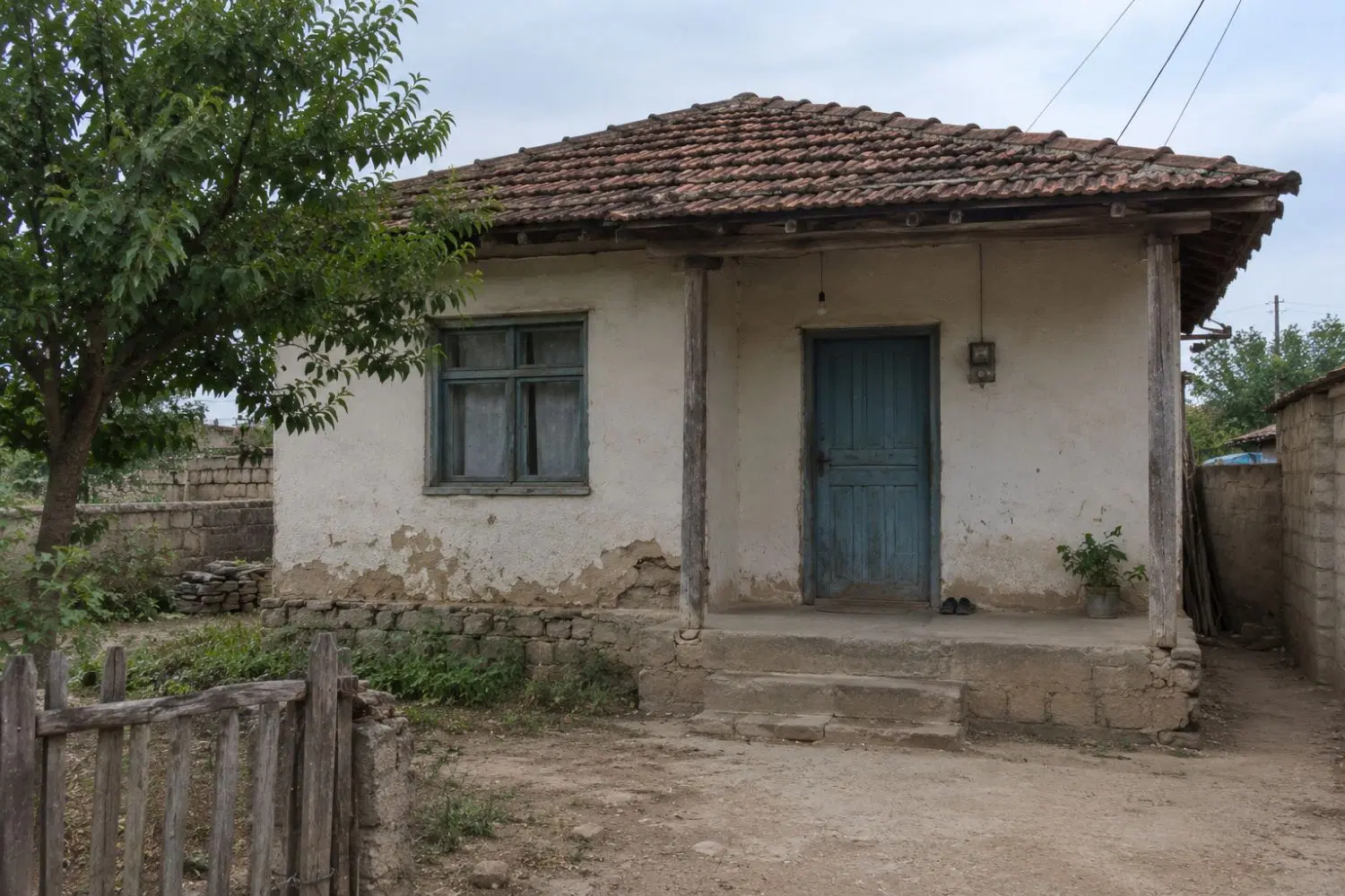 خانه شهرک زیتون کوچه روبروی سوپرمارکت ابوالفضل