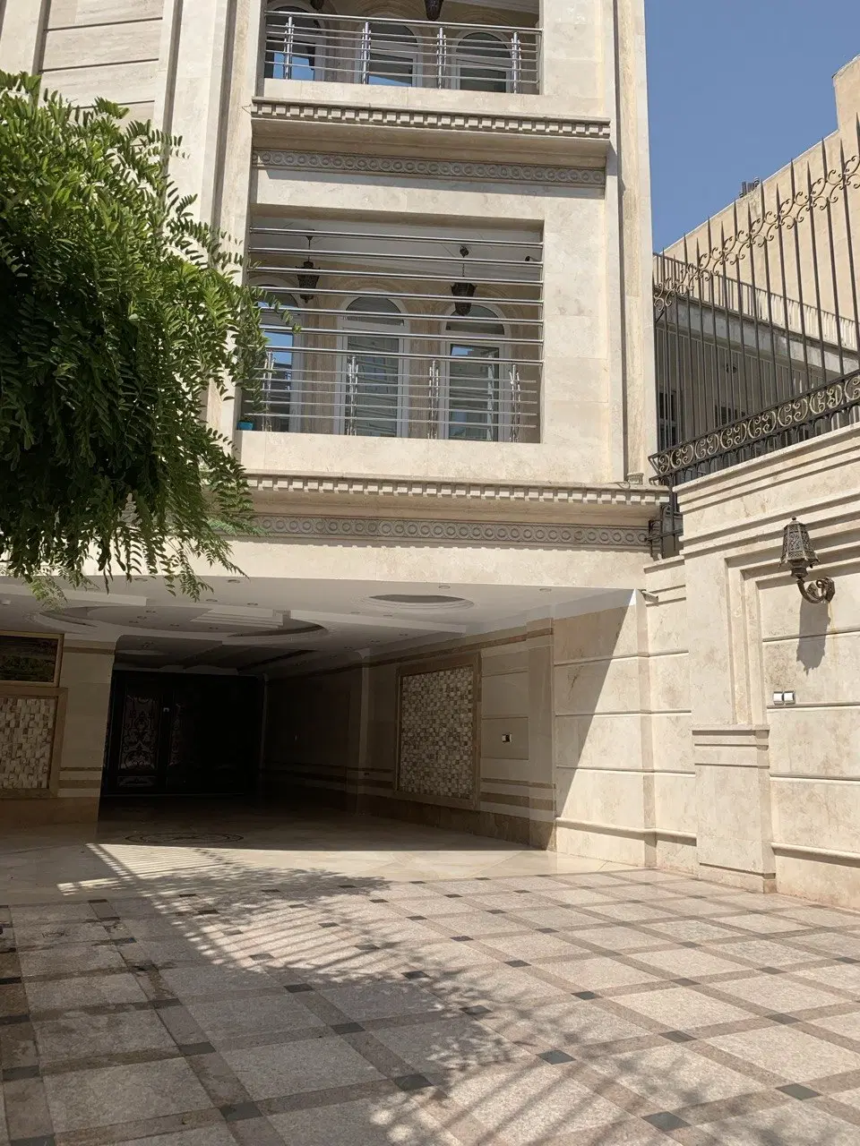فروش یک جا آپارتمان ۴طبقه تک واحدی