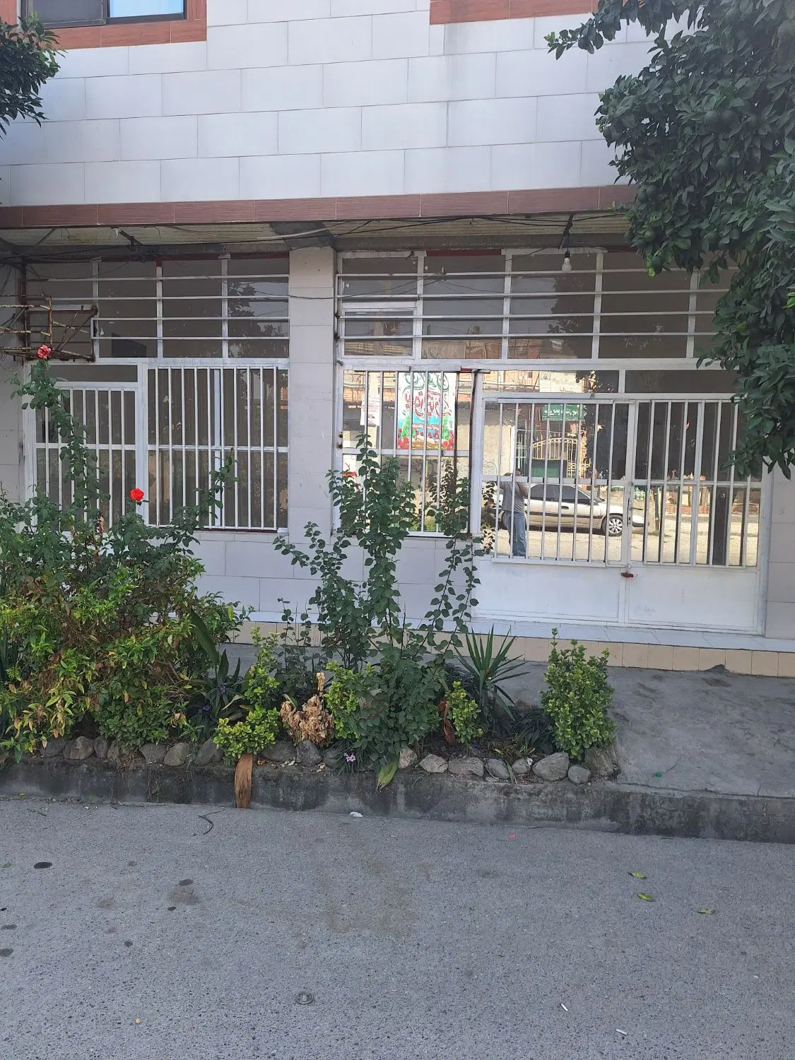 یک باب مغازه بر خیابان اصلی اجاره انبار