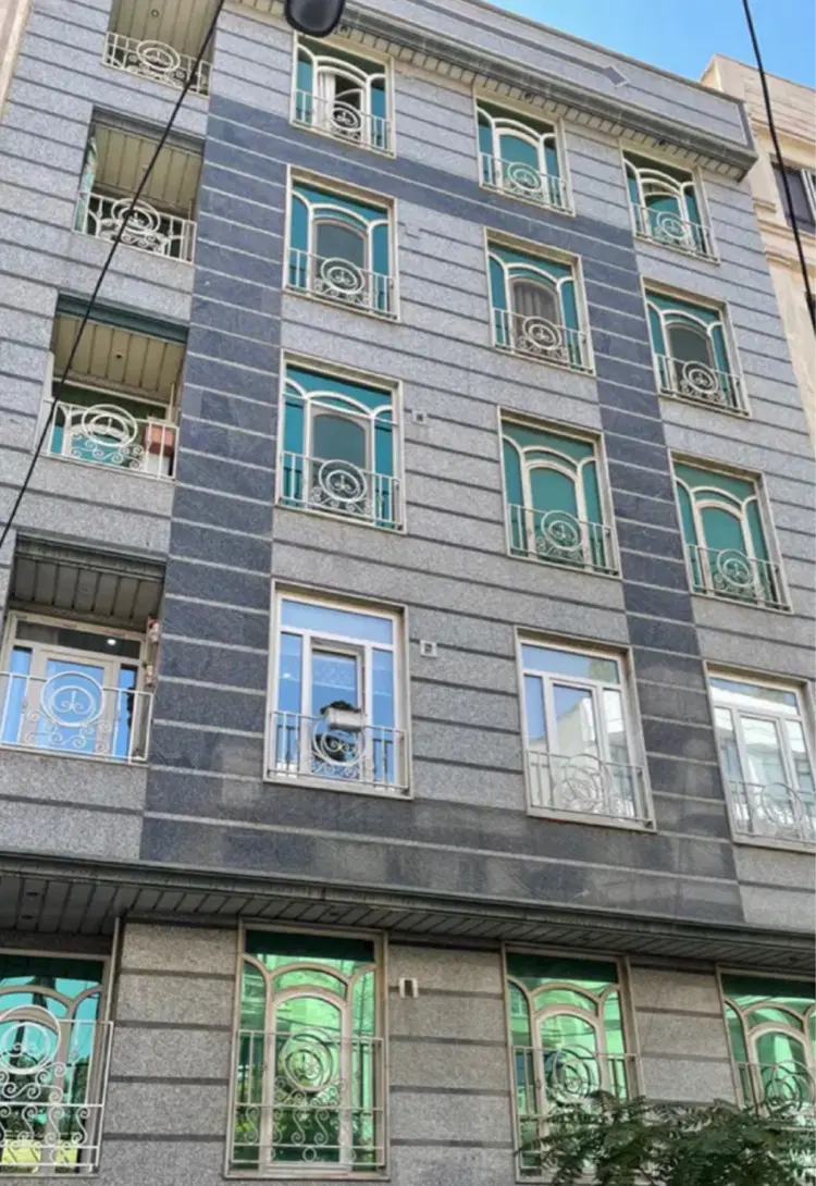 ۸۰ متر_۲ خوابه_نورگیر_تمیز