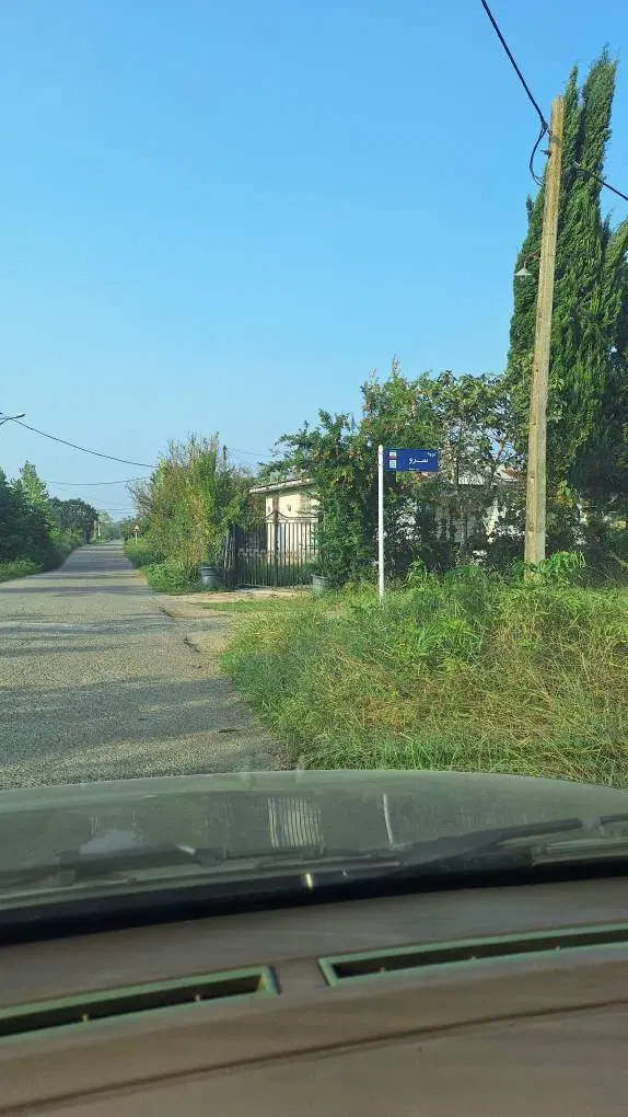 زمین  خانی کناربا کاربری مسکونی (داخل بافت مسکونی(