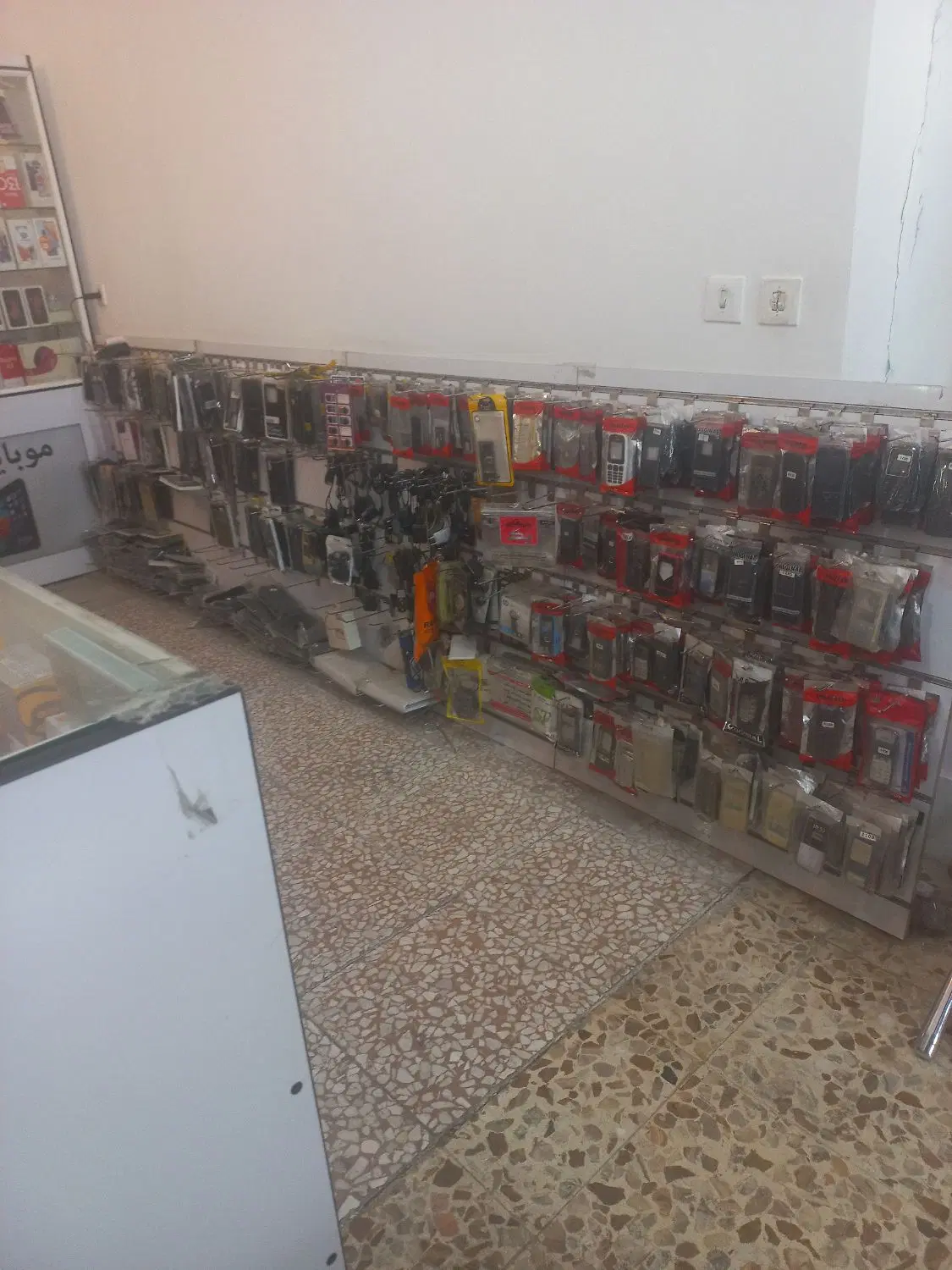 واگذاری مغازه موبایل ولوازم جانبی باکلیه وسایل