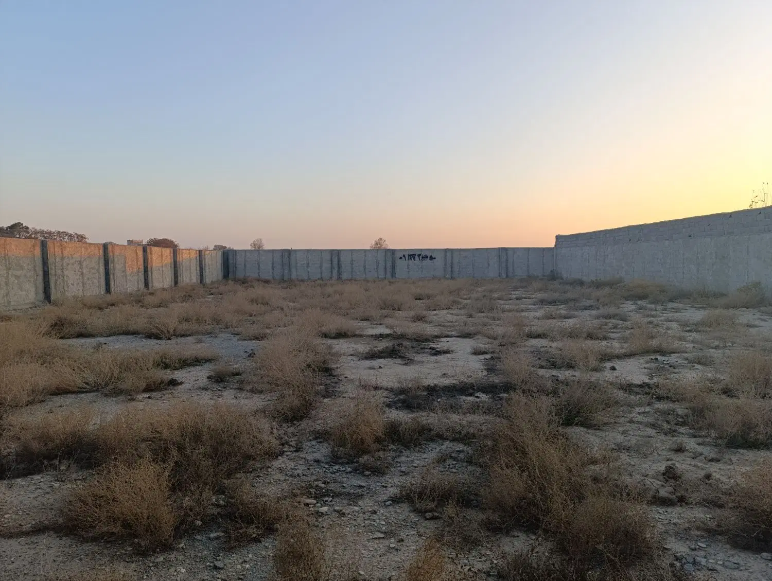 ۱۰۰۰ متر چهار دیواری نزدیک شهر