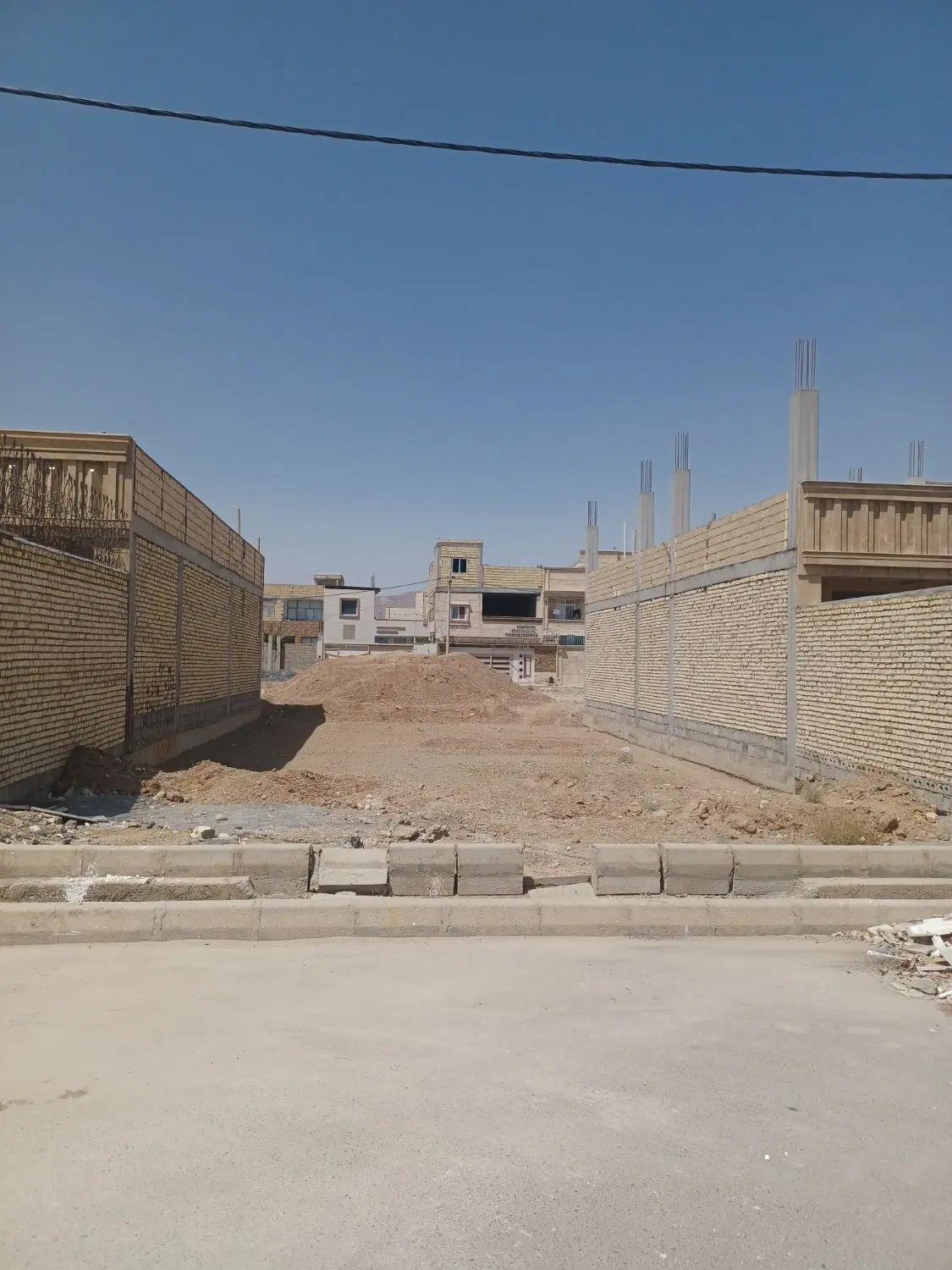 فروش زمین شمالی(۳۰۰متری)