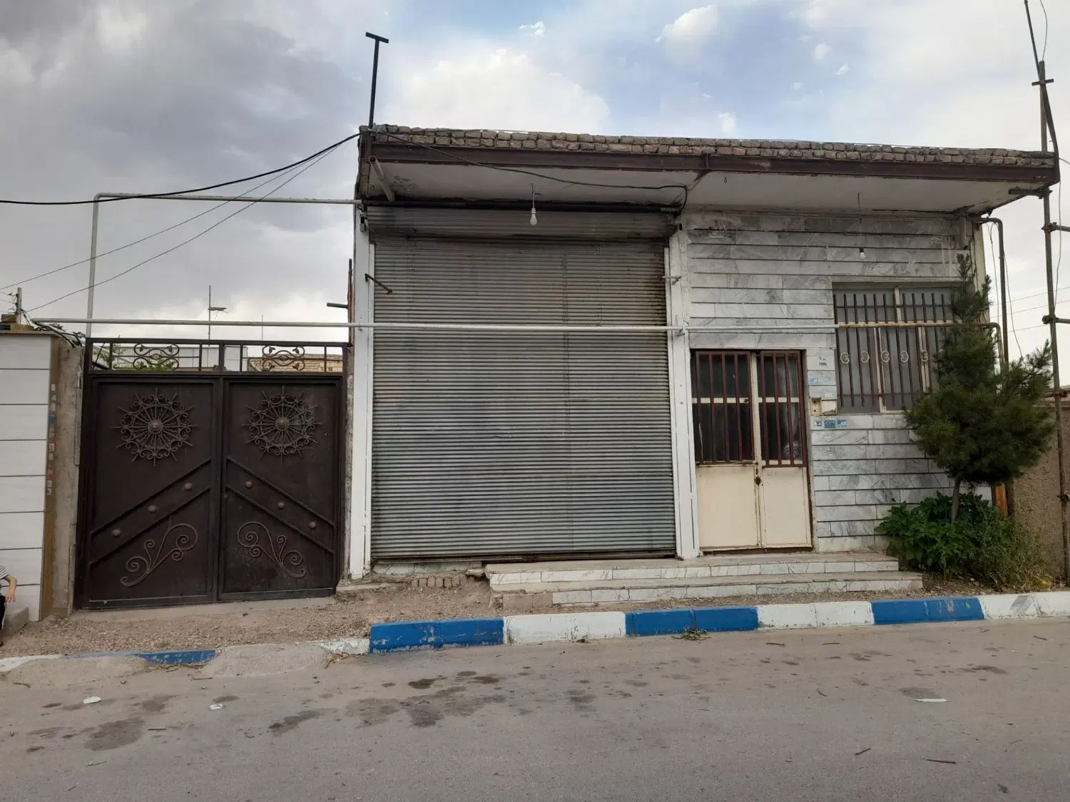 ویلایی کلنگی همراه مغازه