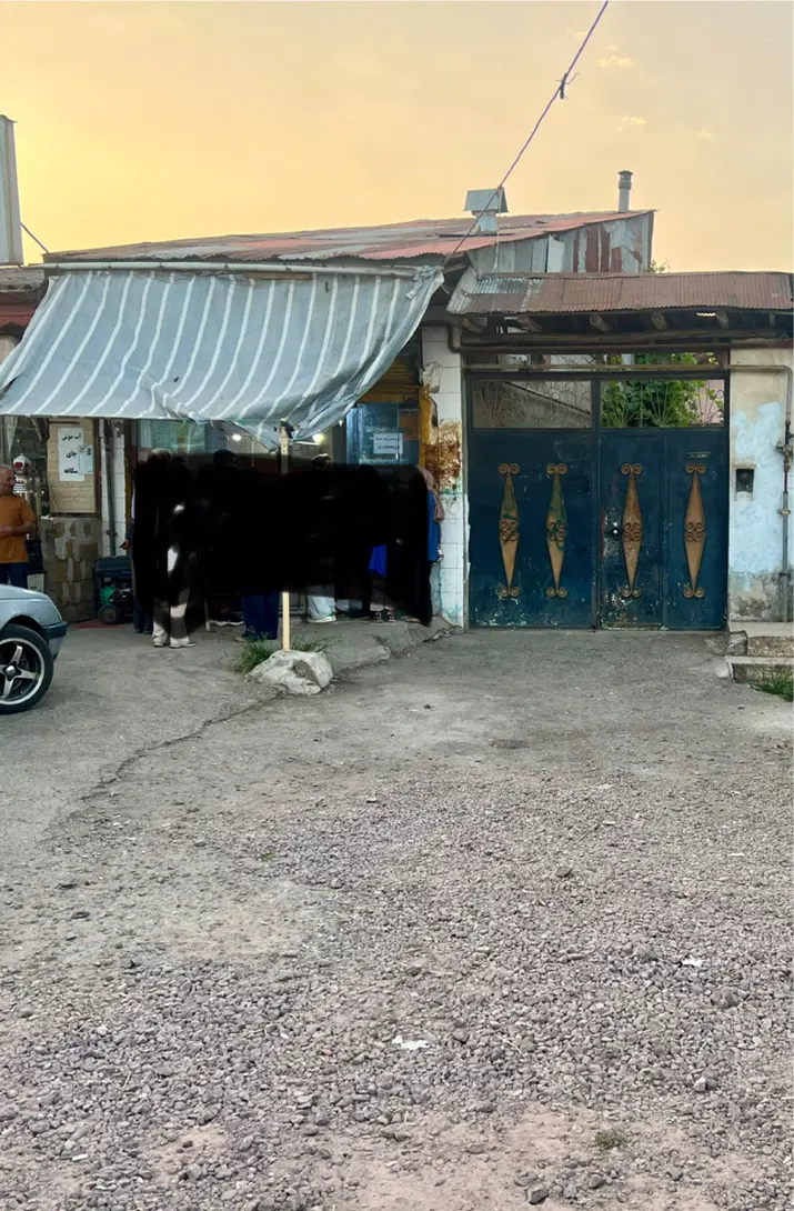 خانه کلنگی و یک باب مغازه