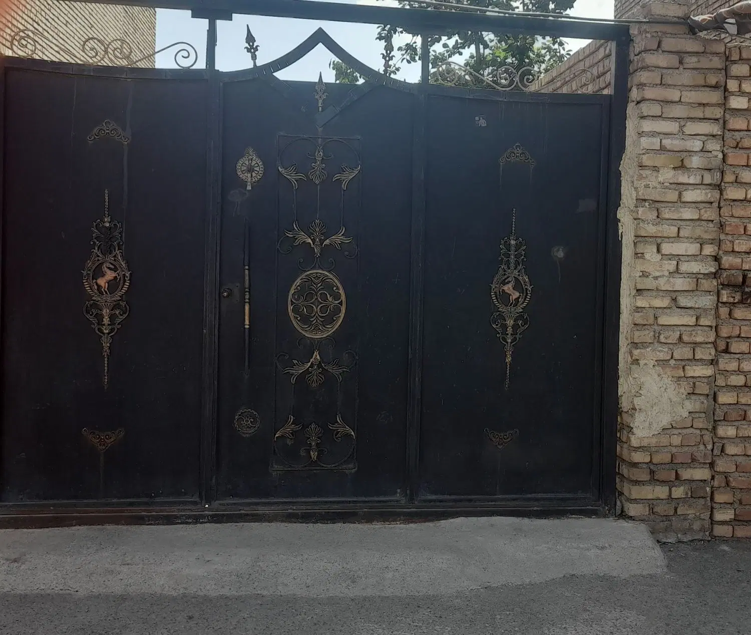 یک قطعه زمین خالی در خیام به متراژ ۱۰۵