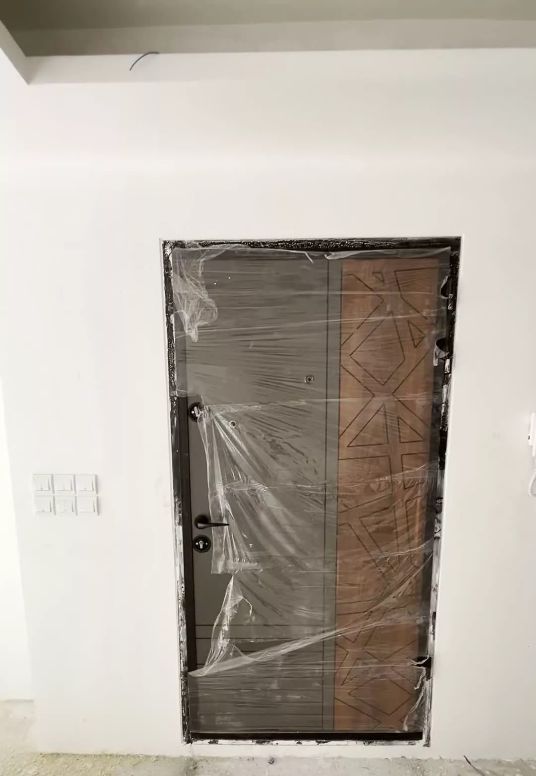 واحد ۱۴۲ متری در تاپ لوکیشن زعفرانیه