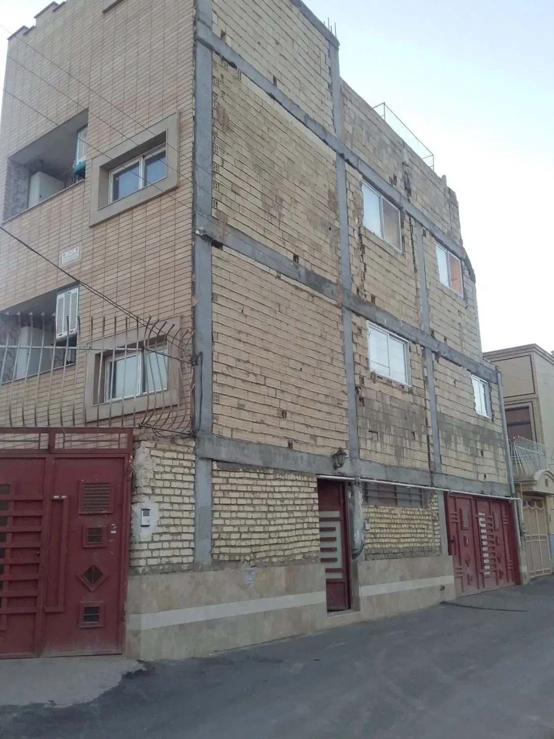 فروش منزل مسکونی سه طبقه