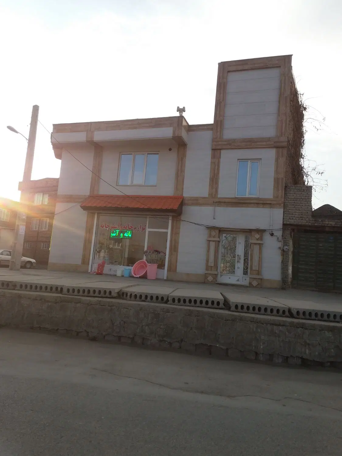 مسکونی تجاری با ۴ باب مغازه در پوررشید