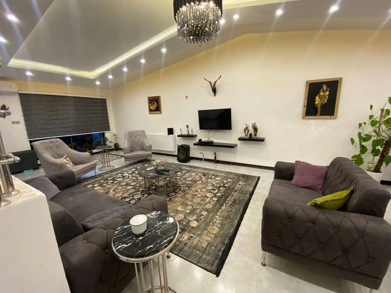 ویلاباغچه۲۰۰متری *سعادت اباد*مناسب خانواده