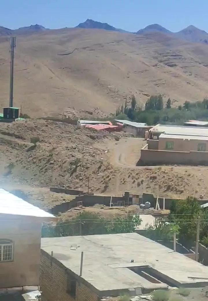 زمین بامجوز کرمجگان