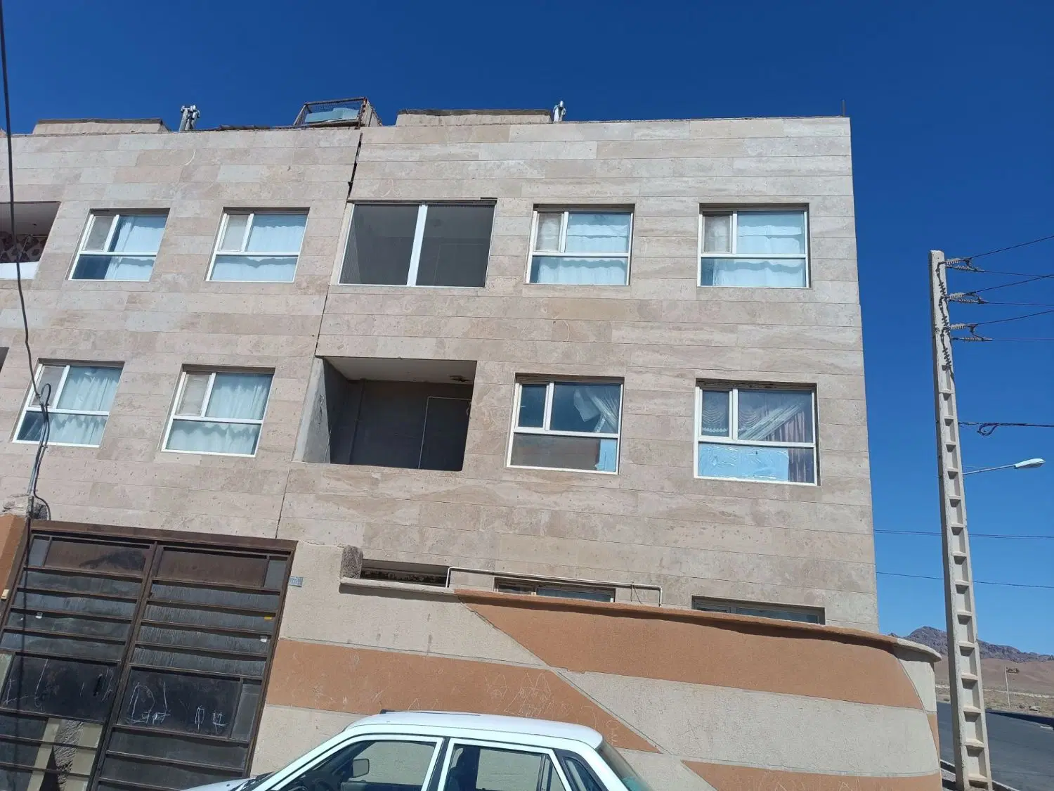یک واحد آپارتمان مهرشهر نبش همت 5