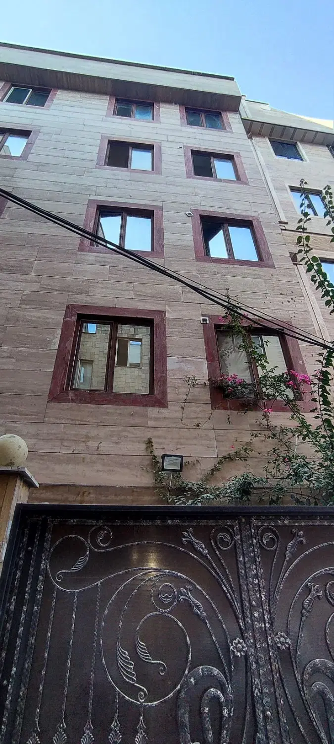 ۵۰ متر  زیر همکف ۴۵۰۰ مقطوع  ۳۰ متر حیاط خلوط
