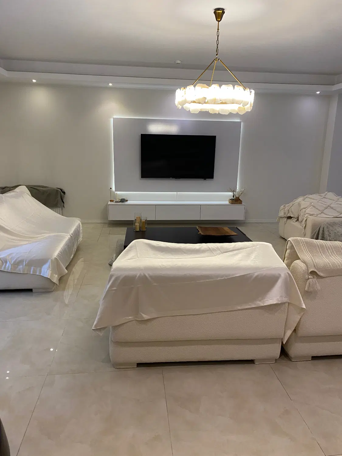 ۱۳۵ متری زنبق رو به نما
