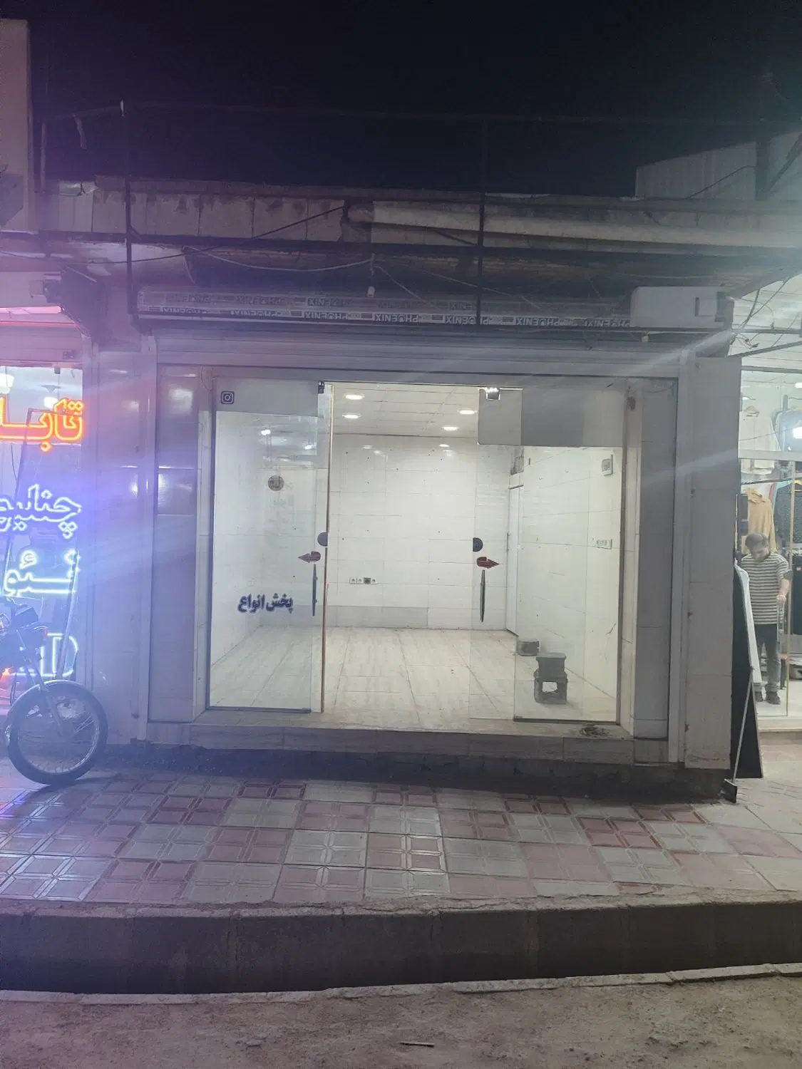 رهن کامل دوباب مغازه تجاری و حیاط مناسب کارواش