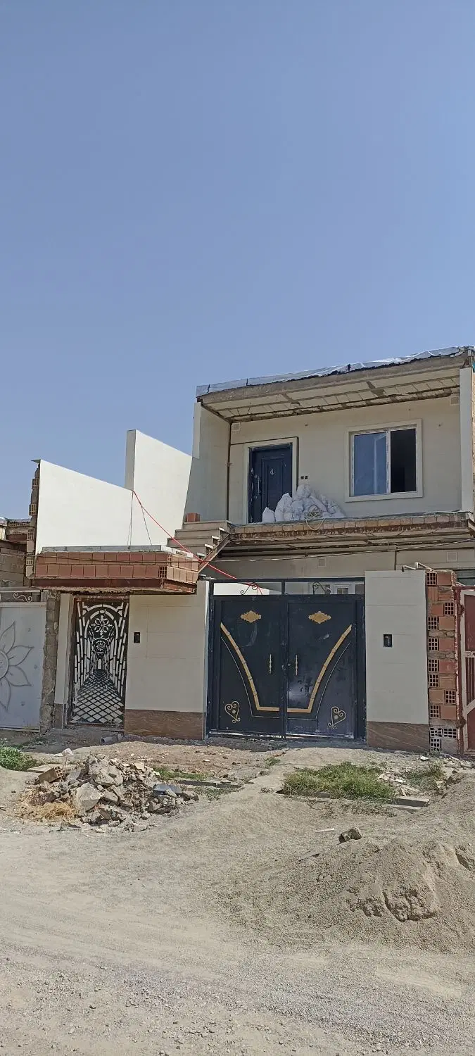 دو طبقه  در حال تکمیل شدن