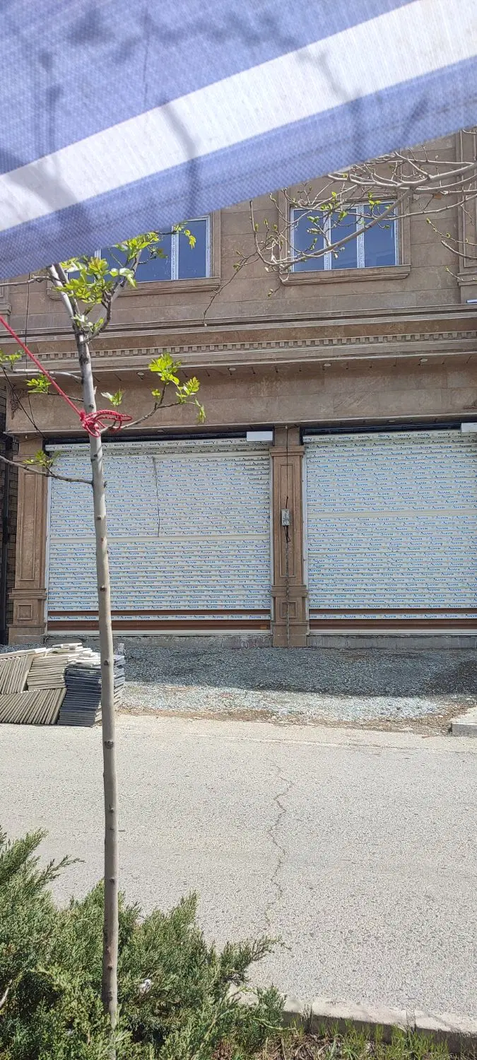 مغازە بە مساحت۱۲۰متر مربع همراە۹۰مترمربع بالکن