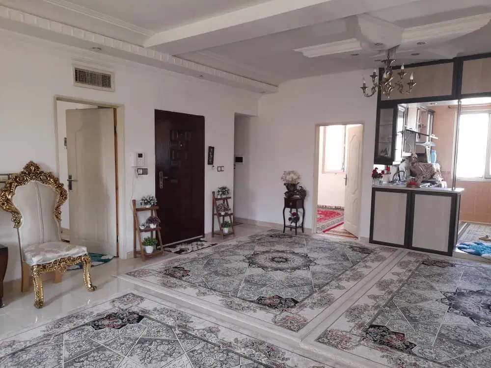 اجاره یک طبقه از خانه ویلایی دو طبقه