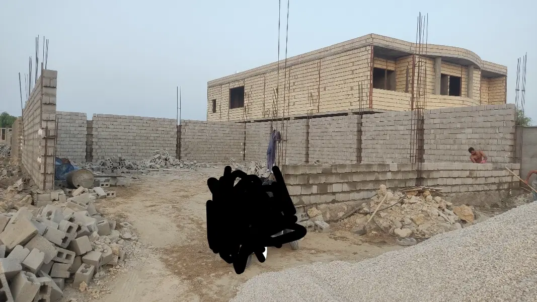 زمین دور بر حصار با آب انبار