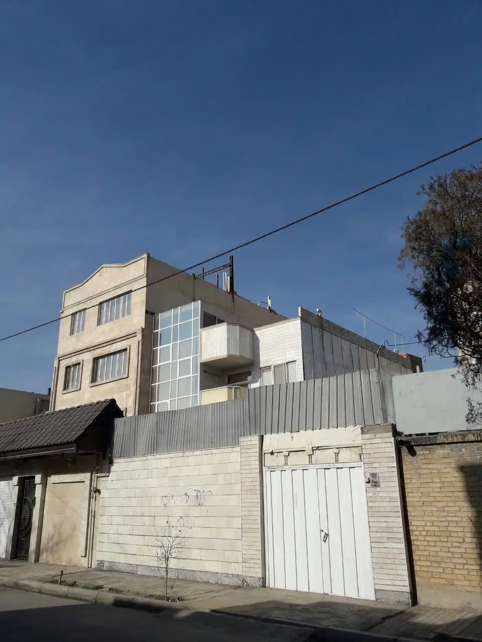 ویلایی 200 متری رستمی 56