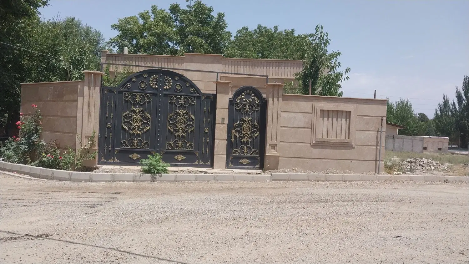 باغچه ویلای مسکونی