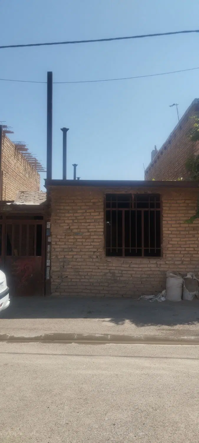 110متر زمین خوشقواره بنای نیمه‌کاره