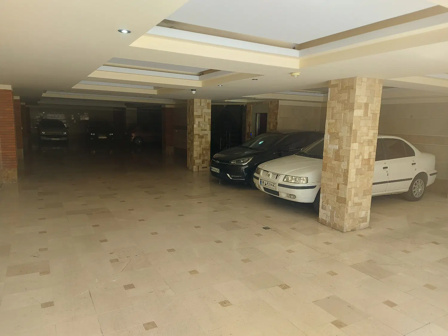 فروش واحد اکازیون در آپارتمان ۱۵ واحدی