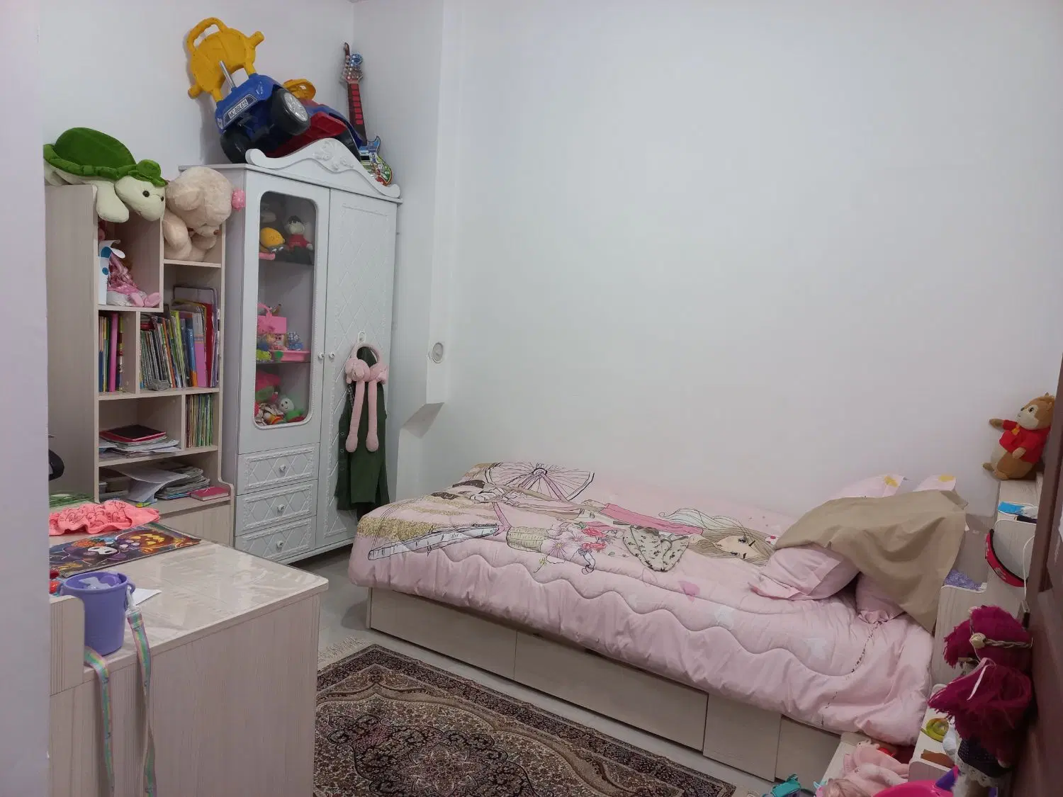 تک واحدی با آسانسور