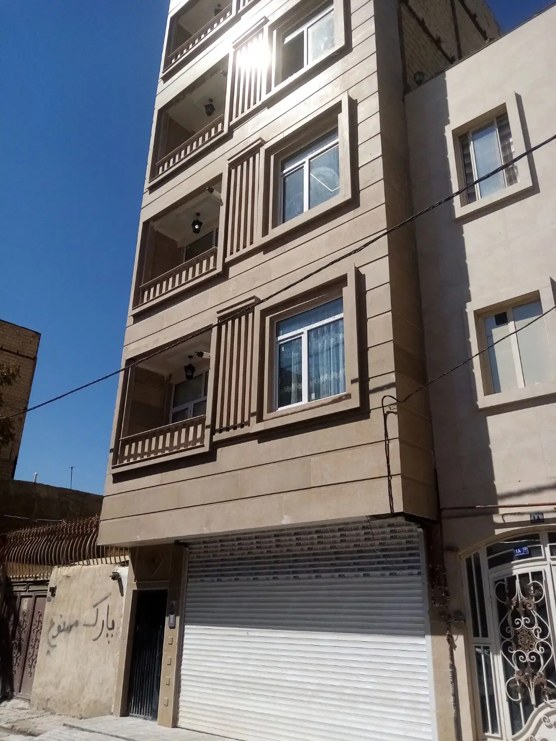 واحد پارکینگ. وآسانسور دار 65 متری نزدیک بلوارصفر