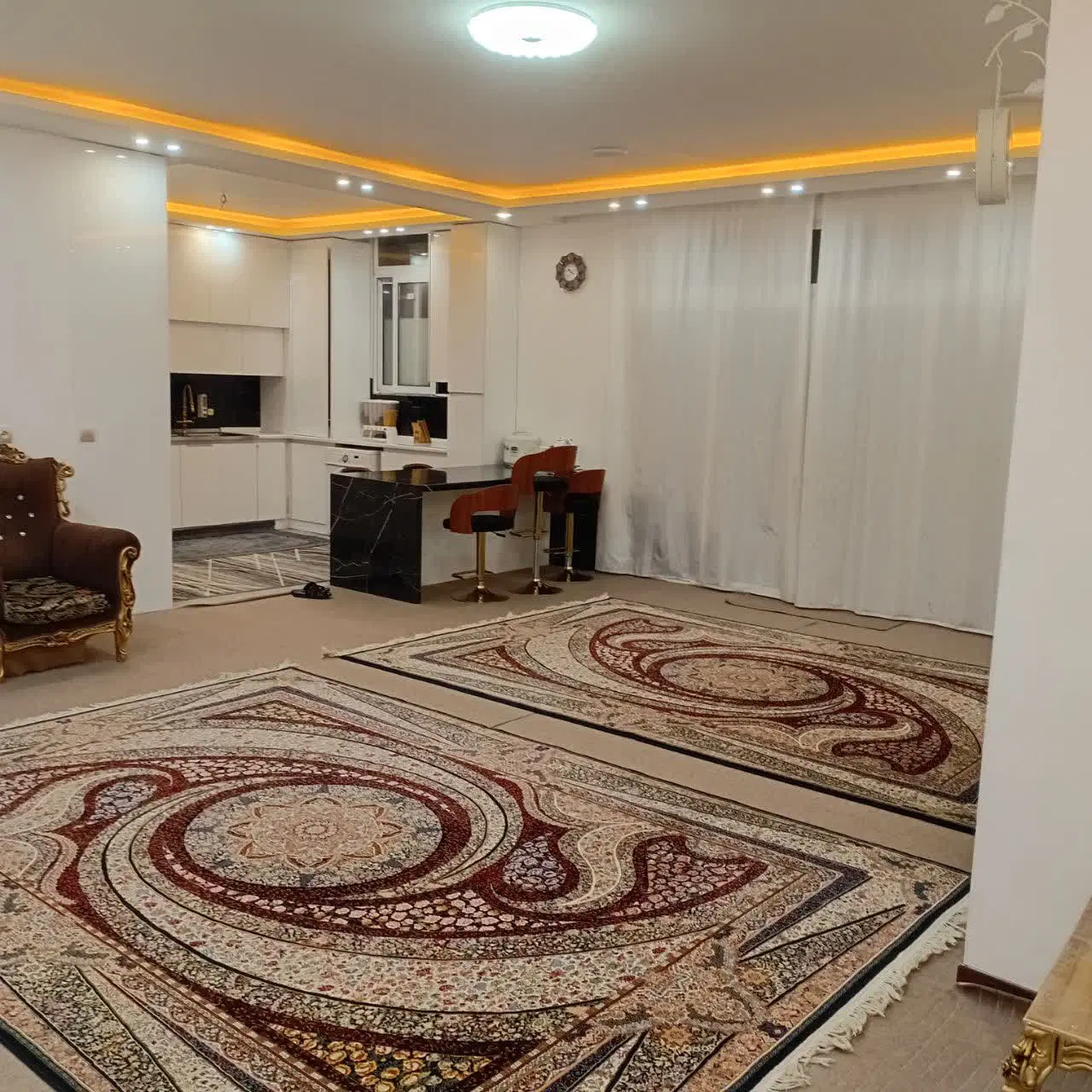 منزل اجاره ای نوساز و شیک روبرو فضای سبز سر نبش