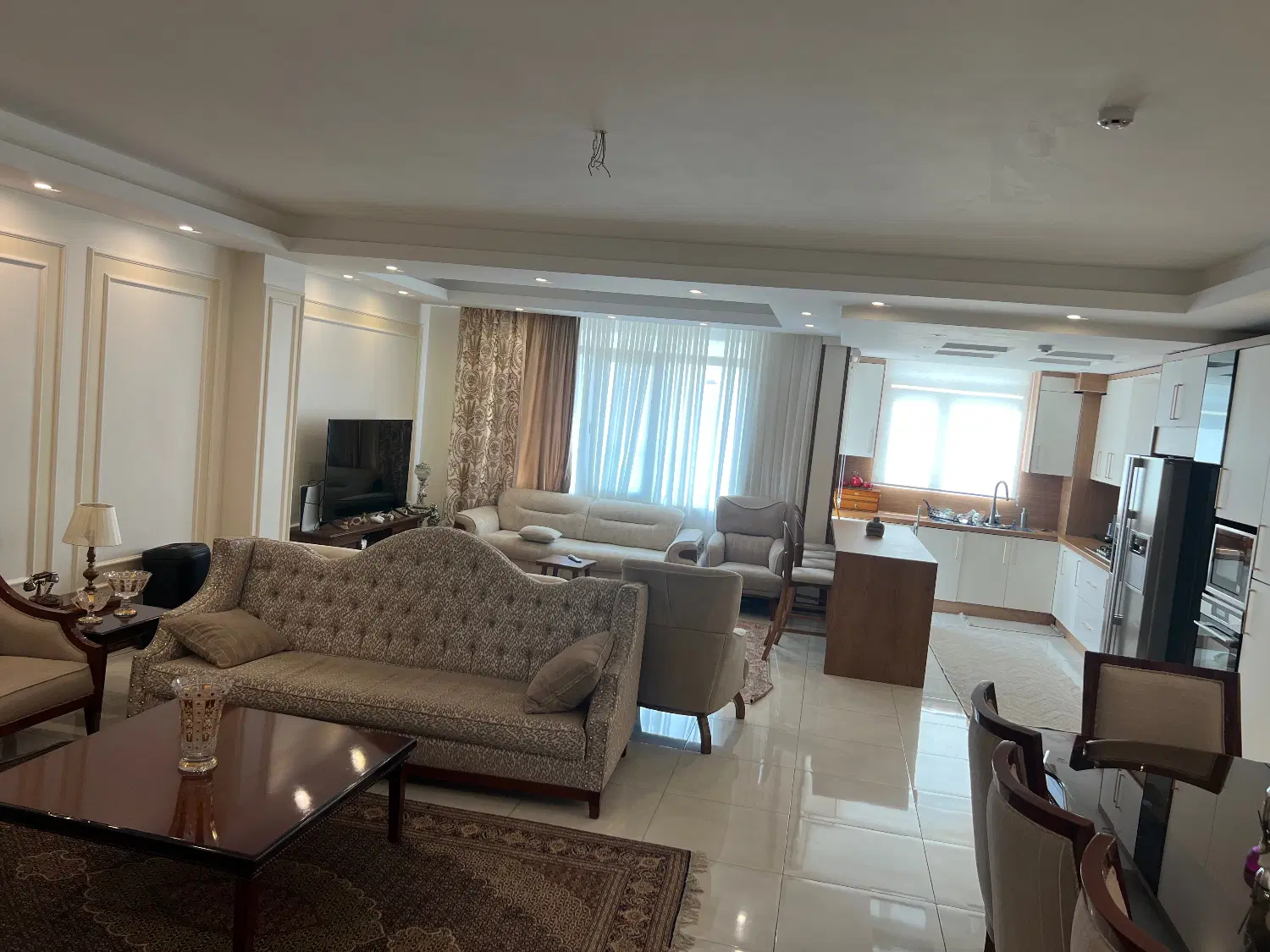 نارمک _۱۳۵متر_فول امکانات _نور فراوان _تاپ لوکیشن