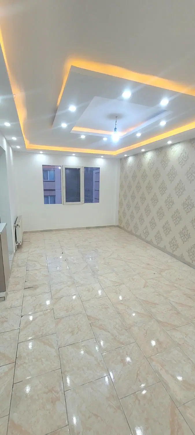 ۸۱متری دوخواب سالن بزرگ نورگیر