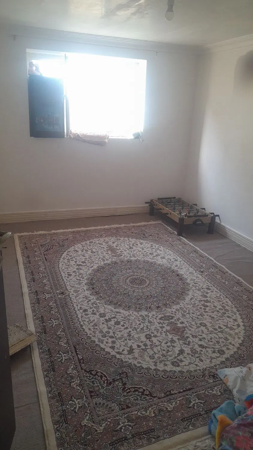 ۲ اتاق و یک آشپزخانه  درطبقه سوم
