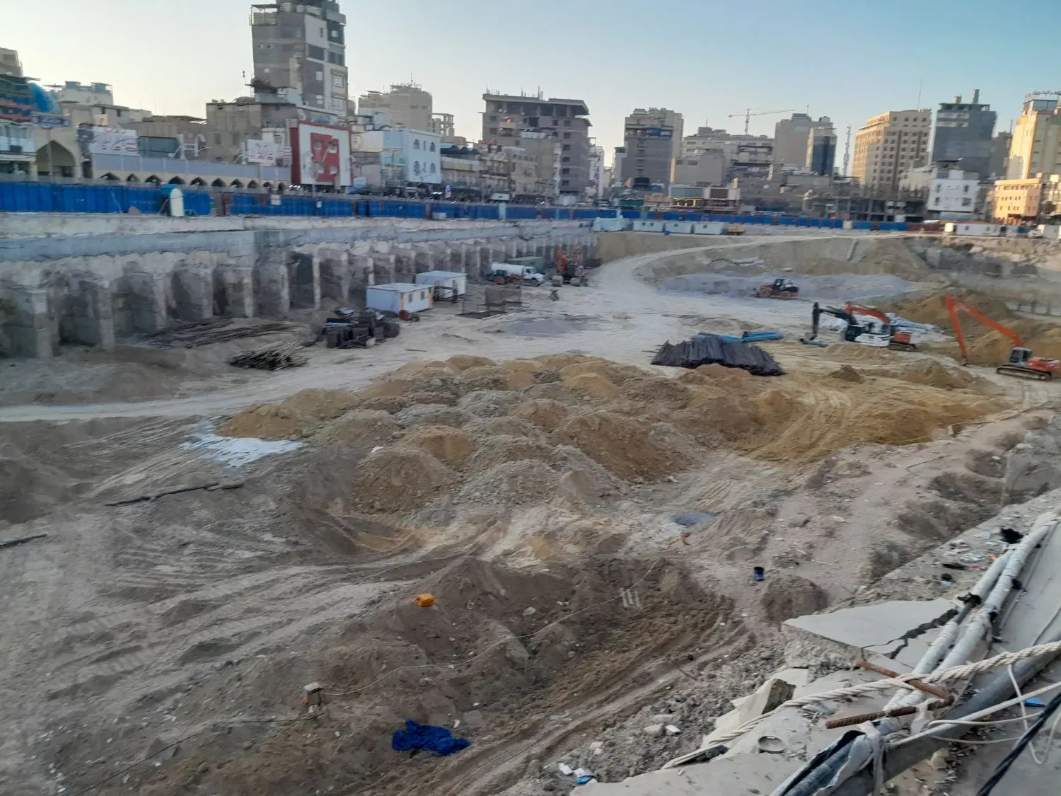 زمین فروشی