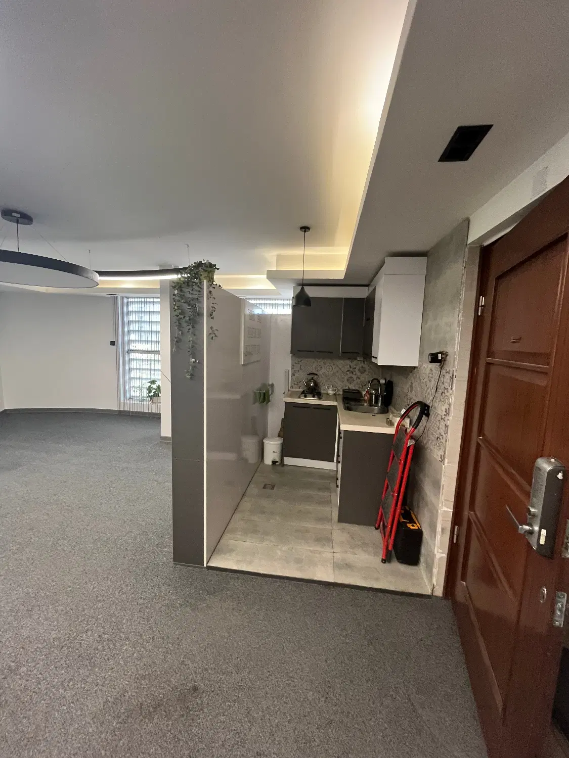 چهارراه مژده نبش نجابت جو پلاک 352 ساختمان سروستان