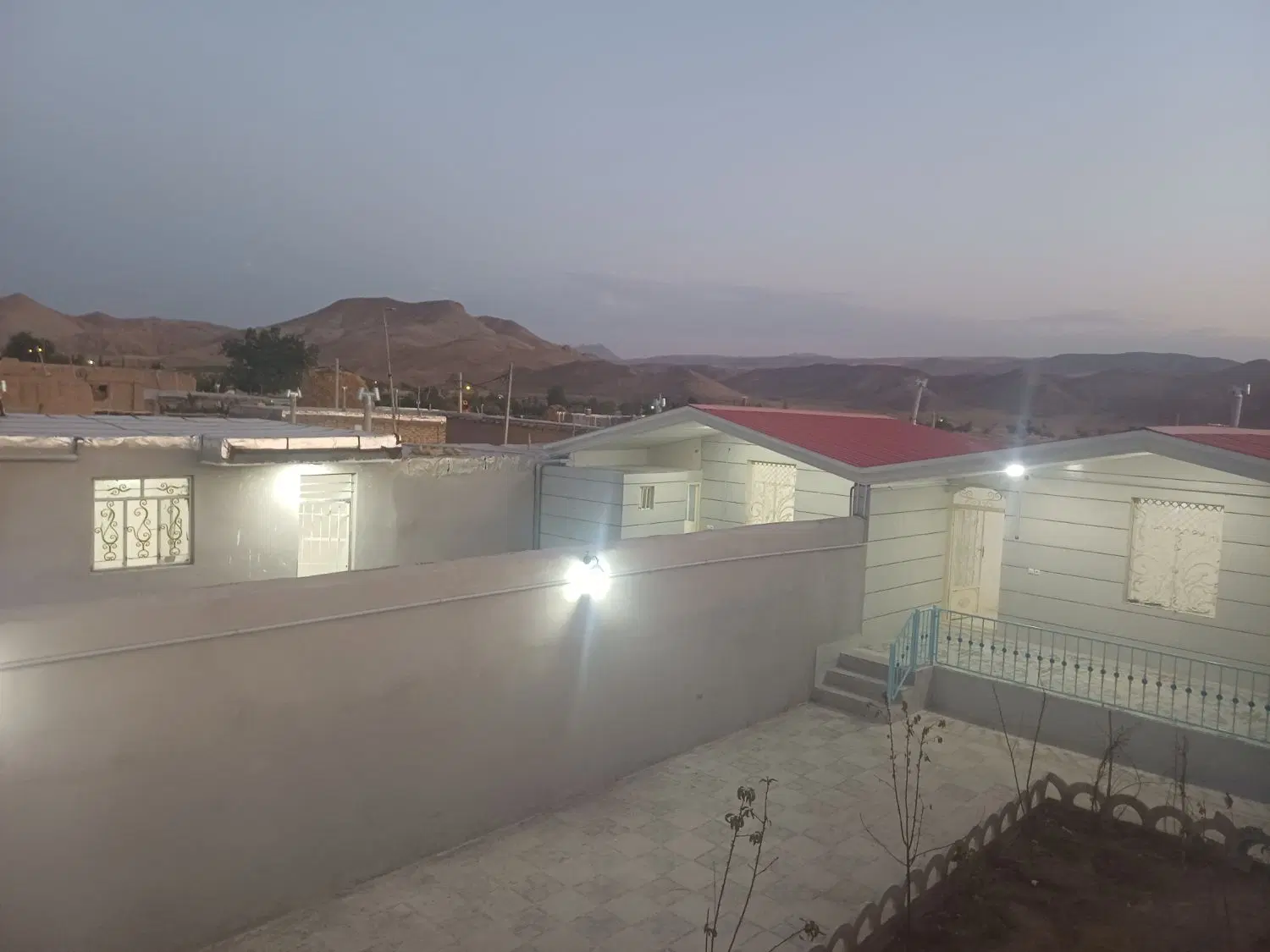 ۲ واحد ، خانه ویلایی در نزدیکی زنجان