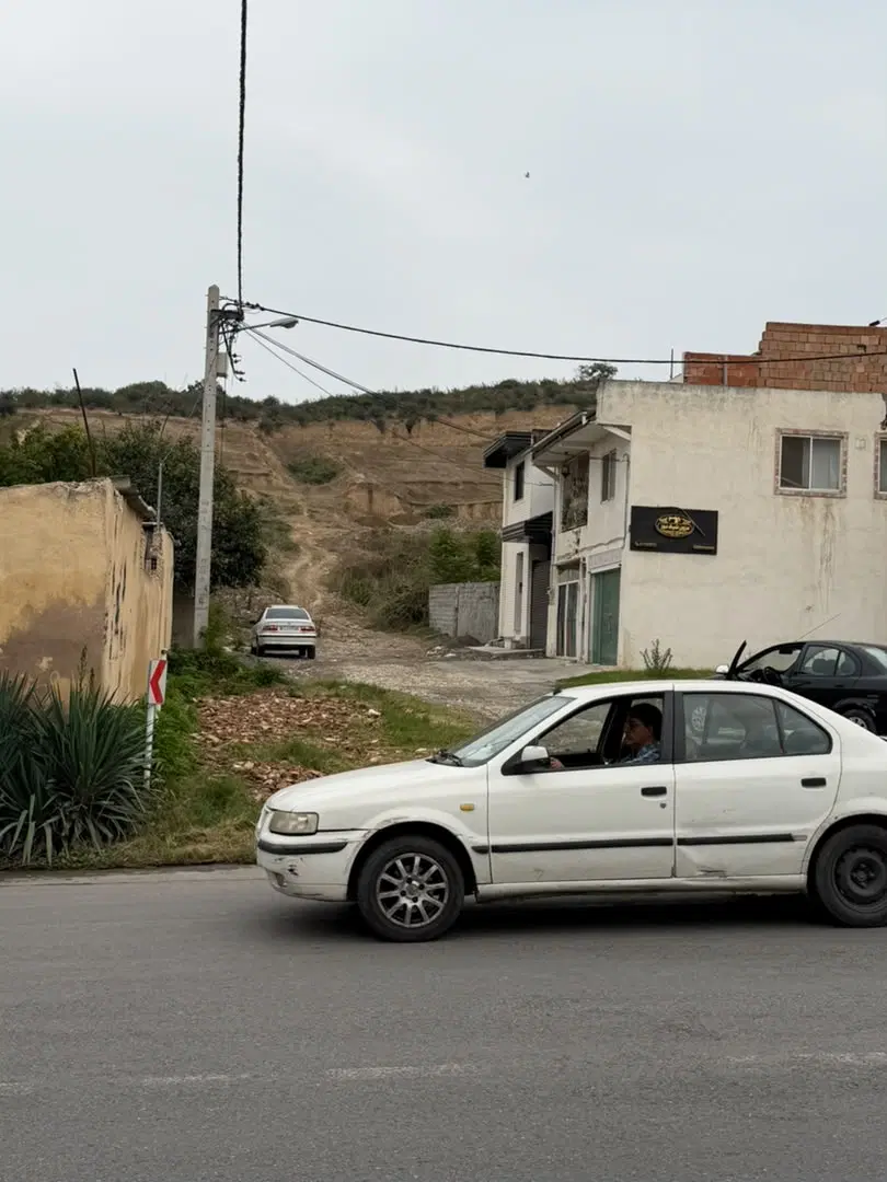 زمین ۳۰۰متر پارتیان