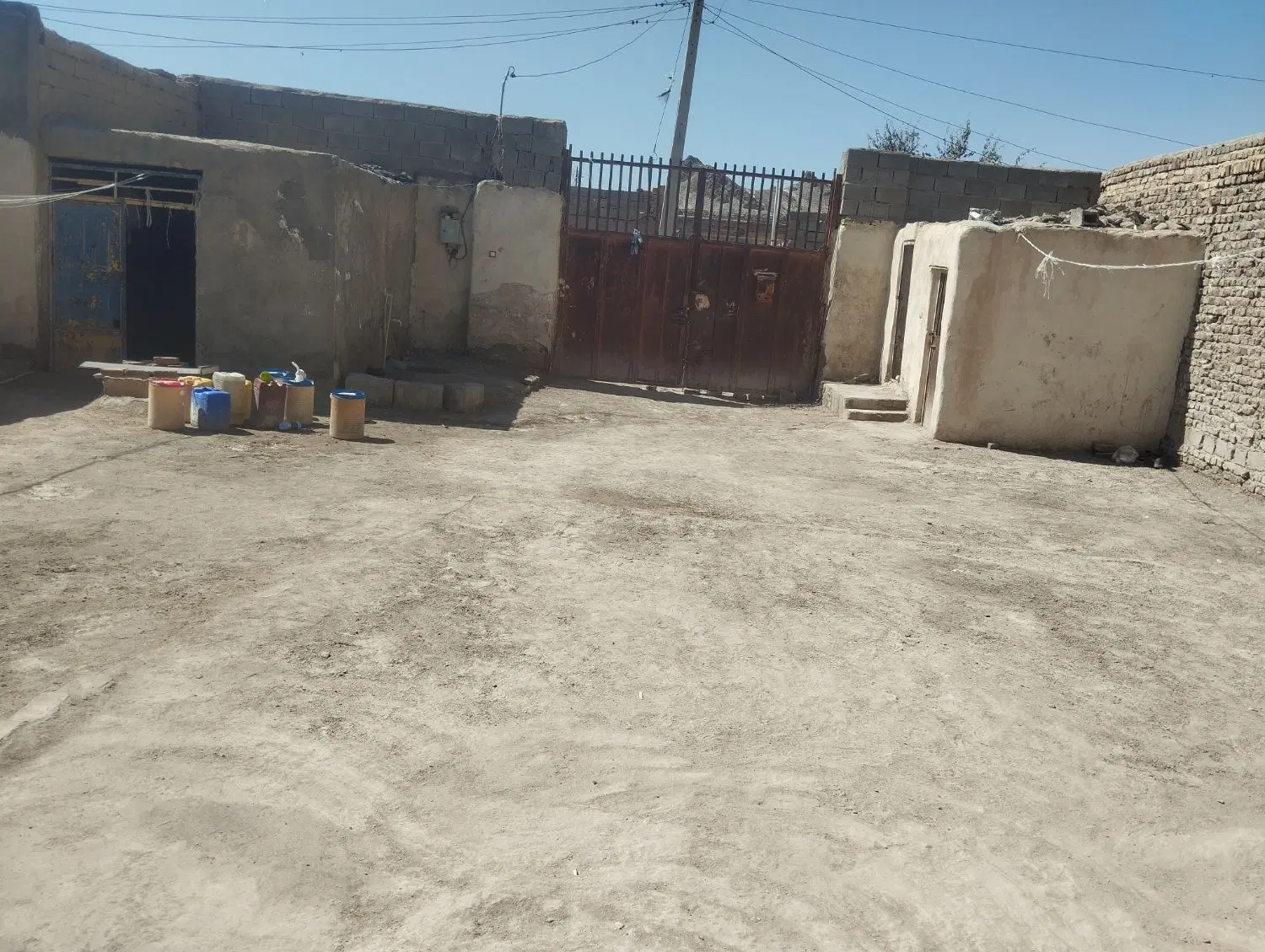 منزل350متری با جای 2تا مغازه بزرگ