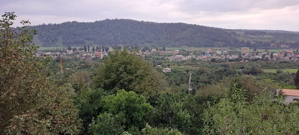 زمین با موقعیت مناسب و چشم‌اندازی زیبا