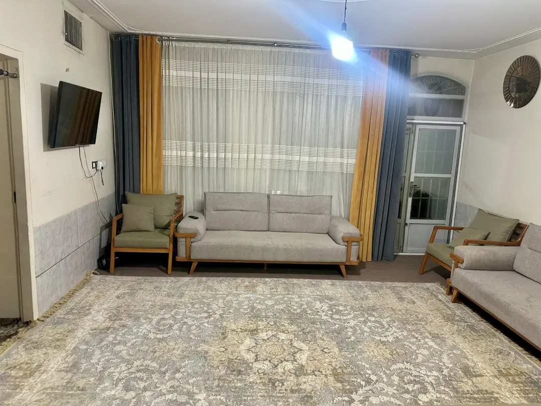 فروش منزل مسکونی درب ساختمان حیاط دار