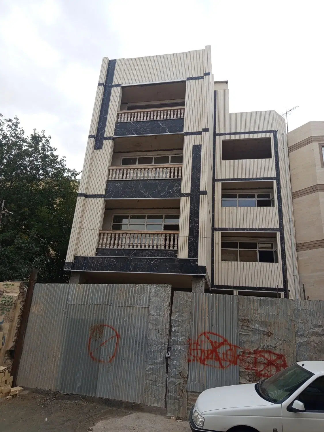یک قطعه زمین۲۳۰متری روبروی دانشگاه سده لنجان