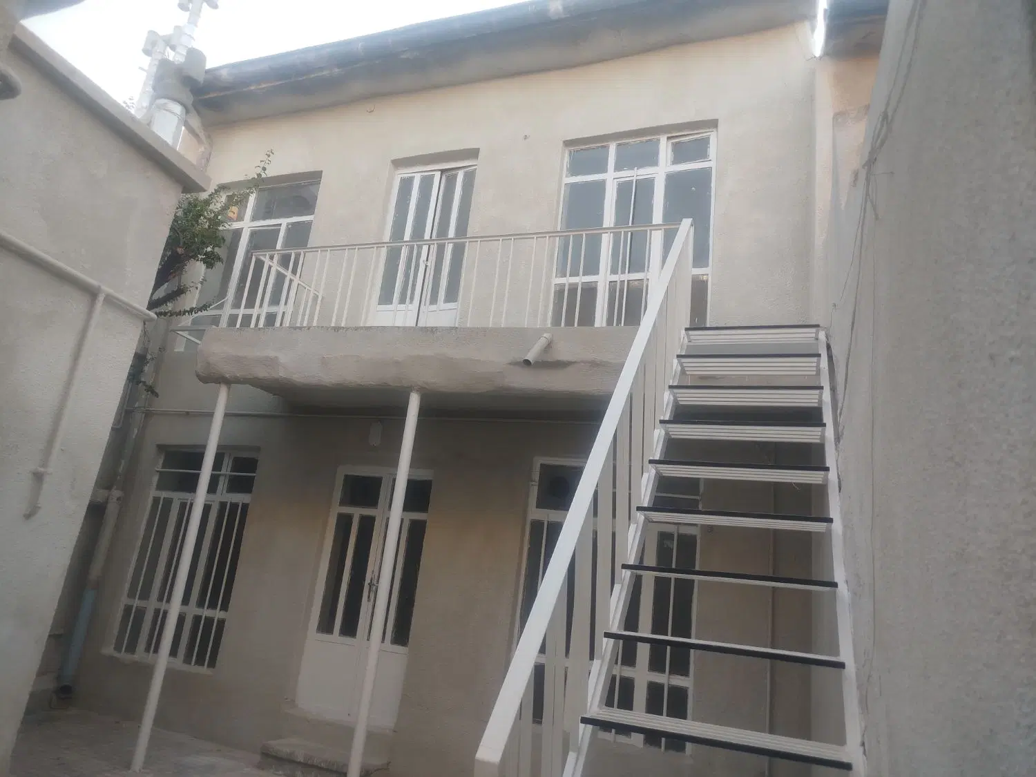 خانه پزشکیان در دو طبقه
