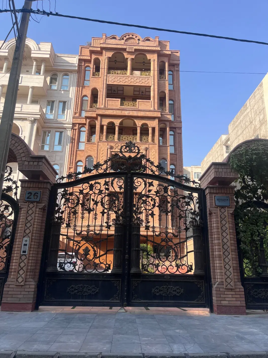 ۲۰۰ متر_ فاز یک گوهردشت _شمالی روبه حیاط