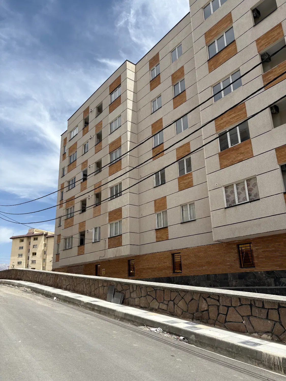 مسکن ملی گیلاوند