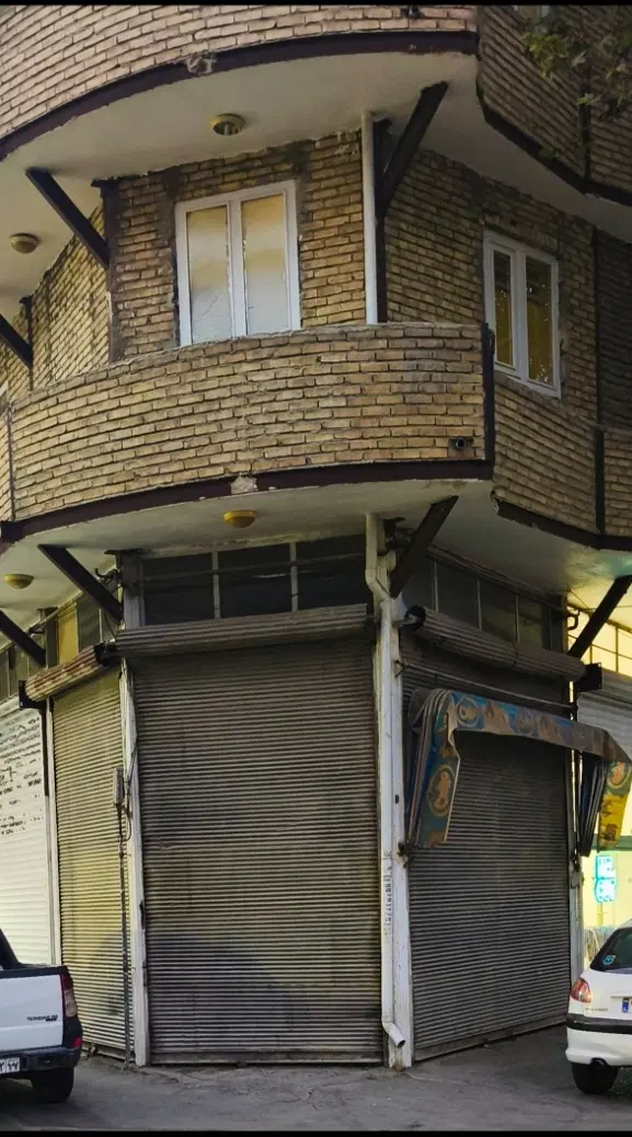 مغازه سه نبش بر خیابان چهاربخش